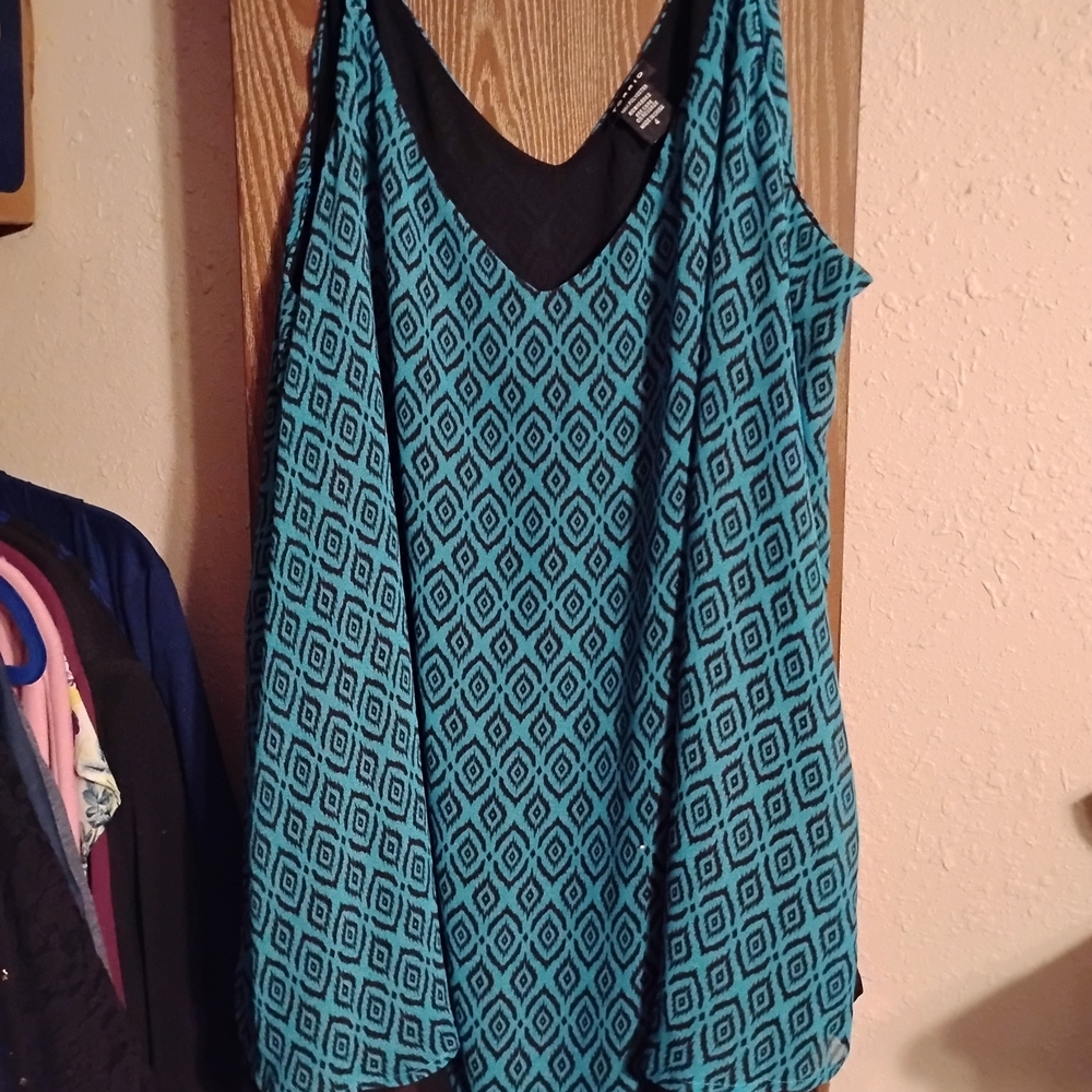 Torrid Size 4 Teal and Black Patterned Blouse